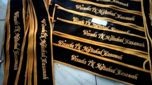 SELEMPANG WISUDA ANAK PAUD TK SD Gratis bordir Nama