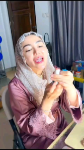 Gelang Krim Glowing & Lendir Siput 10x Collagen: Menyamarkan Garis Halus & Mengencangkan Kulit