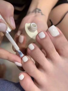 Nailbox CHÂN Màu Trắng Sữa Sơn Trơn
