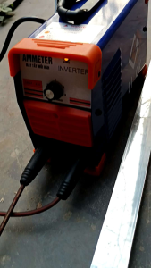 máy tẩy mối hàn inox inverter