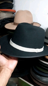 Topi Laken koboi.Topi Laken klasik lebar sedang