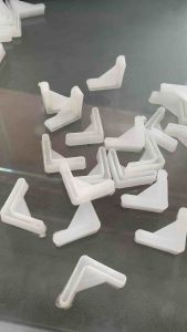 [V3×3cm] Đế nhựa chống trầy xước V lỗ đa năng ( Combo 10cái )