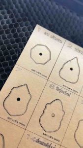 บล็อคเลเซอร์เลี่ยมพระ ยอดฮิตชุดที่ 3 พระเกจิอาจารย์ดัง มี 24 ชิ้น แผ่นอะคริลิคหนา 2.5 มิล ช่องไฟ 1 มิล รูลมตรงกลาง 4 มิล