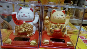 Lucky Cat Charms Display (Solar): Small (8cm)