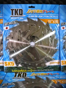 บริเวณกระทั่ง หนึ่งใบตัดหญ้า วงเดือน ที่มีขนาด 10 นิ้ว 16 ฟัน สามารถใช้ได้กับเครื่องตัดหญ้าทุกรุ่น ทุกยี่ห้อ