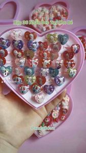 Set 10 / 36 Cái Nhẫn Nhựa Đeo Tay Gấu Dâu - Công Chúa Elsa  - Hello Kitty Xinh - Bông Hoa - Hoạ Tiết Xinh Xắn Cho Gái Yêu Thoả Sức Điệu Đà Cho Bé Từ 3-5 Tuổi