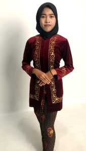 Kebaya Tunik & Kartini: Kesan Formal, Nyaman, dan Elegan