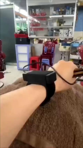 1 đèn led đeo ngón tay gắn cổ taykhông tim đenhỗ trợ nhìn sâu dễ lấy ráy tai ngành ráy tai