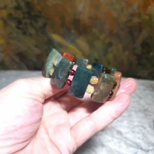 23mm Premium faceted Bloodstone with Rutilated Quartz & Garnet bracelet [Natural Crystal] 23毫米优质天然血石配金发晶石榴石手链