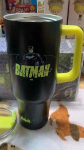 แก้วสแตนเลสเก็บความเย็นมีหูจับ 40oz ลาย BATMAN ลิขสิทธิ์แท้