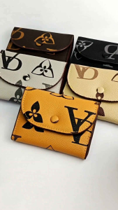 Elevate Your Style with a Retro Short Wallet