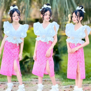 ชุดไทยประยุกต์ สีชมพู เสื้อคอVระบาย2ชั้น+กระโปรงผ่าหน้าผ้าไทยอย่างดี กระโปรงยาว(แถมโบคาดผม)