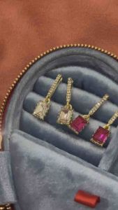 ต่างหูคริสตัลทรงยาว คริสตัลใส-ชมพู ✨- Shine bright earring 06