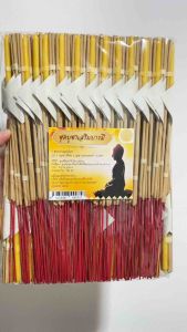 ธูปเทียนทองไหว้พระเสริมบารมี 100 ชุด และ 50 ชุด ( ธูป 3 เทียน 1 ทอง 3)พร้อมคำถวาย