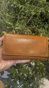 Ví 2hand dài nữ da mộc thật cực thơm hiệu PEGGYPAGE aut của Nhật mới tinh -T136