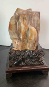 TSK Crystal  SHY011天然树化玉 黄里透白 色泽圆润 特制雕刻实木底座 Natural Tree Fossil Jade