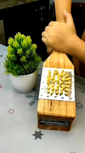 Cetakan Kue Ulat Sutera Akar Kelapa Kayu