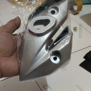 Cover Kupingan Lampu Depan Vixion Old Kanan dan Kiri Original