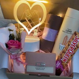 KADO SPESIAL ULANG TAHUN KADO ULANG TAHUN HAMPERS ULTAH HADIAH WISUDA KADO ANNIVERSARY HAMPERS GIFT BOX KADO VALENTINE