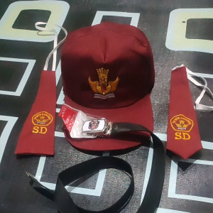 paket topi dasi sekolah sd polos dan ikat pinggang bordir tutwri belakang pake karet