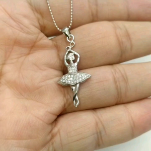 - จี้ เงินแท้ 92.5% งานส่งออก รูปนักบัลเล่ต์ ฝังเพชรสวิส cz เกรด 5A จี้ขนาด 1.5×3.6 ซม. (รวมหูกระต่าย) หนัก 2.2 กรัม เคลือบทองคำขาวแล้วครับ ใส่ไม่ดำ ไม่ซ้ำใคร