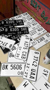 PLAT NOMOR MOTOR BERLOGO KORLANTAS FONT BARU DAN FONT STANDAR