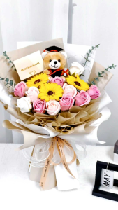 Graduation Convo Bear bouquet 17 stalks Graduation Soap flower bouquet 现货毕业花束