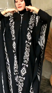 Kaftan Tenun: Pilihan Baju Lebaran Terbaik dari Jepara, NTB, & Toraja