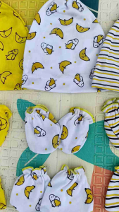 Sarung Tangan Kaki dan Kupluk Bayi Isi 3 Set Seri Kuning