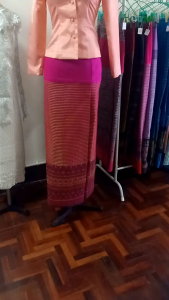 ผ้าถุง ผ้าซิ่นลายจกภาคเหนือ ตัดเย็บสำเร็จรูป ชุดไทยพื้นเมือง ของเเท้ทอมือ มือ1