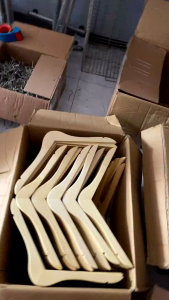 Hanger kayu DEWASA NATURAL 1 lusin ( 12 pcs)