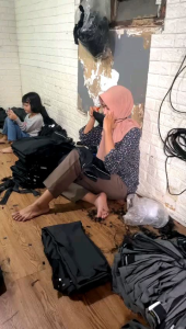 celana bahan burzara/burlois | celana slimfit burzara | celana bahan pria | celana formal pria | celana kantor pria | celana kerja pria | celana sopan pria | celana hitam pria