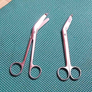 Gunting medis Perban Plester Kasa Medis Medical 18 cm Stainless
