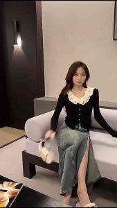 Áo len dệt kim cổ bèo nút Quảng Châu phom ôm xinh xắn phong cách cổ điển