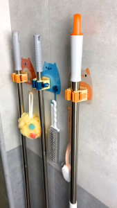 🇲🇾Readystock🇲🇾 Cartoon Wall Hanging Mop Hook Multi-Function Mop Hanger Seamless Penyangkut Penyapu 无痕免钉拖把挂夹 拖把挂钩免打孔