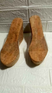 Wedges Wanita Cantik 2025 buat acara kondangan keswal