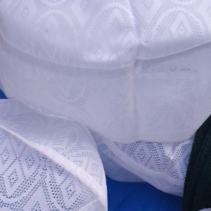 Pecinta Pesta? Ketahui Cara Memilih & Menggunakan Peci Jaring Putih