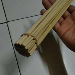 Tusuk sate/kentang/seafood/dakhoci 35 cm diameter 4 mm runcing isi 50 pcs