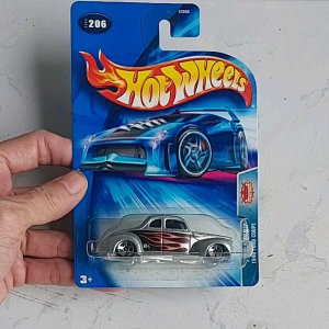 Diecast Hot Wheels 1940 Ford Coupe (Silver)