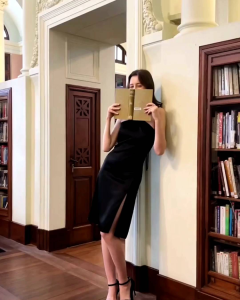 ชุดเดรสกระโปรง สุดหรู มีความเซ็กซี่แบบลูกคุณหนูสุดๆ