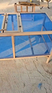 กรงเลี้ยงตั๊กเเตน ขนาด70×60×120  ล้อมด้วยผ้าแยงเขียว