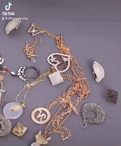 Hộp Đựng Trang Sức Tròn Có Gương 4 Tầng Xoay 360 Độ