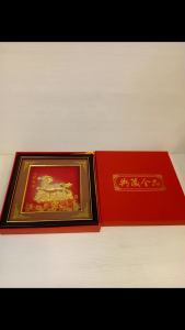 กรอบรูปม้าทองมงคลปี2526ตั้งเพื่อเสริมความโชคดี ร