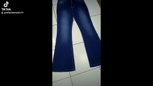 Celana Cutbray Wanita HW Zahra Import // ZAHRA Medium Terbaru\\n\\n Apa Itu Celana Cutbray Wanita?\\n\\nCelana cutbray wanita adalah salah satu jenis celana yang saat ini sedang populer di kalangan wanita. Celana cutbray wanita memiliki desain modern dan nyaman untuk digunakan sehari-hari. \\n\\n Sejarah dan Pengertian Celana Cutbray\\n\\nCelana cutbray wanita berasal dari gaya busana yang populer di kalangan wanita Asia, terutama di Indonesia. Celana ini memiliki desain yang menyerupai celana pendek dengan panjang yang lebih rendah dari pinggang, sehingga membuat penampilan menjadi lebih santai dan nyaman.\\n\\n Kelebihan Celana Cutbray Wanita\\n\\nCelana cutbray wanita memiliki beberapa kelebihan, di antaranya adalah:\\n\\n- Desain modern dan stylish\\n- Nyaman digunakan sehari-hari\\n- Bahan berkualitas tinggi\\n- Tersedia dalam berbagai ukuran dan warna\\n\\n Celana Cutbray Wanita HW Zahra Import\\n\\nCelana cutbray wanita HW Zahra Import adalah salah satu produk celana cutbray wanita yang populer di pasaran. Celana ini memiliki spesifikasi dan kelebihan yang unggul.\\n\\n Spesifikasi Celana HW Zahra Import\\n\\nSpesifikasi celana cutbray wanita HW Zahra Import antara lain:\\n\\n- Bahan berkualitas tinggi\\n- Desain modern dan stylish\\n- Tersedia dalam berbagai ukuran dan warna\\n- Panjang celana dapat disesuaikan\\n\\n Kelebihan Celana HW Zahra Import\\n\\nKelebihan celana cutbray wanita HW Zahra Import antara lain:\\n\\n- Bahan berkualitas tinggi yang nyaman digunakan sehari-hari\\n- Desain modern dan stylish yang cocok untuk berbagai acara\\n- Tersedia dalam berbagai ukuran dan warna, sehingga mudah dipilih sesuai kebutuhan\\n- Panjang celana dapat disesuaikan, sehingga lebih fleksibel\\n\\n Celana Medium Terbaru ZAHRA\\n\\nCelana medium terbaru ZAHRA adalah salah satu produk celana cutbray wanita yang baru dirilis oleh brand ZAHRA. Celana ini memiliki spesifikasi dan kelebihan yang unggul.\\n\\n Spesifikasi Celana Medium Terbaru ZAHRA\\n\\nSpesifikasi celana medium terbaru ZAHRA antara lain:\\n\\n- Bahan berkualitas tinggi\\n- Desain modern dan stylish\\n- Tersedia dalam berbagai ukuran dan warna\\n- Panjang celana dapat disesuaikan\\n\\n Kelebihan Celana Medium Terbaru ZAHRA\\n\\nKelebihan celana medium terbaru ZAHRA antara lain:\\n\\n- Bahan berkualitas tinggi yang nyaman digunakan sehari-hari\\n- Desain modern dan stylish yang cocok untuk berbagai acara\\n- Tersedia dalam berbagai ukuran dan warna, sehingga mudah dipilih sesuai kebutuhan\\n- Panjang celana dapat disesuaikan, sehingga lebih fleksibel\\n\\n Tips Memilih Celana Cutbray Wanita\\n\\nBerikut adalah beberapa tips memilih celana cutbray wanita yang tepat:\\n\\n Ukuran dan Bentuk Badan\\n\\nPilih celana cutbray wanita yang sesuai dengan ukuran dan bentuk badan Anda. Pastikan celana tersebut tidak terlalu ketat atau terlalu longgar.\\n\\n Bahan dan Kualitas Celana\\n\\nPilih celana cutbray wanita yang terbuat dari bahan berkualitas tinggi dan nyaman digunakan sehari-hari. Hindari celana yang terbuat dari bahan sintetis yang dapat menyebabkan iritasi kulit.\\n\\n Desain dan Model Celana\\n\\nPilih celana cutbray wanita dengan desain dan model yang sesuai dengan gaya Anda. Pilih celana yang memiliki desain modern dan stylish agar tampilan Anda menjadi lebih menarik.\\n\\n Kesimpulan\\n\\nCelana cutbray wanita HW Zahra Import dan celana medium terbaru ZAHRA adalah dua produk celana cutbray wanita yang populer di pasaran. Kedua produk ini memiliki spesifikasi dan kelebihan yang unggul, sehingga cocok untuk digunakan sehari-hari. Pastikan Anda memilih celana cutbray wanita yang sesuai dengan ukuran dan bentuk badan Anda, bahan dan kualitas celana, serta desain dan model celana yang sesuai dengan gaya Anda.\n}