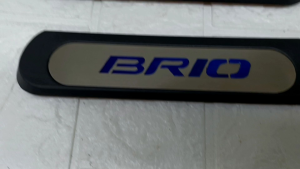 Sillplate Samping Mobil Brio Non LED\\n\\n Apa Itu Sillplate Mobil?\\n\\nSillplate mobil adalah bagian tambahan yang dipasang di sisi bawah mobil, biasanya di sepanjang pintu atau di area samping lainnya. Ini dapat berfungsi sebagai penutup, dekorasi, atau bahkan untuk melindungi bodi mobil dari goresan dan kerusakan.\\n\\n Fungsi Sillplate Mobil\\n\\nSillplate memiliki beberapa fungsi penting dalam desain dan keamanan mobil:\\n\\n- Penutup: Membantu menutupi area kosong di bawah pintu mobil, membuat tampilan mobil lebih rapi.\\n- Dekorasi: Menambahkan sentuhan estetika pada mobil dengan berbagai pilihan desain dan warna.\\n- Perlindungan: Melindungi bodi mobil dari goresan dan kerusakan akibat gesekan dengan benda-benda keras.\\n\\n Jenis-Jenis Sillplate Mobil\\n\\nAda berbagai jenis sillplate mobil yang tersedia di pasaran, seperti:\\n\\n- Sillplate LED: Dilengkapi dengan lampu LED yang memberikan efek cahaya unik pada mobil.\\n- Sillplate Non LED: Tanpa lampu LED, tetap memberikan tampilan yang elegan dan rapi.\\n- Sillplate Stainless Steel: Terbuat dari logam stainless steel yang kuat dan tahan lama.\\n- Sillplate Fiber: Terbuat dari bahan fiber yang ringan namun kuat.\\n\\n Kelebihan dan Kekurangan Sillplate Non LED\\n\\n Kelebihan Sillplate Non LED\\n\\n- Desain: Sillplate non LED biasanya memiliki desain yang lebih sederhana dan klasik, cocok untuk mobil dengan gaya minimalis.\\n- Harga: Biasanya lebih terjangkau dibandingkan dengan sillplate LED.\\n- Daya Tahan: Material yang digunakan umumnya tahan lama dan tidak mudah rusak.\\n\\n Kekurangan Sillplate Non LED\\n\\n- Tidak Ada Cahaya: Tidak memiliki lampu LED yang bisa memberikan efek cahaya unik pada mobil.\\n- Kurang Variatif: Desain yang ditawarkan biasanya lebih terbatas dibandingkan dengan sillplate LED.\\n\\n Cara Memilih Sillplate Samping Mobil Brio Non LED yang Tepat\\n\\n Pertimbangkan Desain dan Kualitas\\n\\nPilih sillplate yang memiliki desain yang sesuai dengan tampilan mobil Anda. Pastikan juga material yang digunakan kuat dan tahan lama.\\n\\n Pilih Warna yang Sesuai dengan Mobil Anda\\n\\nPilih warna sillplate yang cocok dengan warna mobil Anda. Hal ini akan membuat tampilan mobil menjadi lebih harmonis.\\n\\n Cara Pasang Sillplate Samping Mobil Brio Non LED\\n\\n Persiapan Sebelum Memasang Sillplate\\n\\nSebelum memasang sillplate, pastikan area pemasangan bersih dan bebas dari kotoran atau debu. Jika perlu, bersihkan area tersebut terlebih dahulu.\\n\\n Langkah-Langkah Memasang Sillplate\\n\\n1. Pasang sillplate pada posisi yang diinginkan.\\n2. Gunakan alat bantu seperti paku atau lem khusus untuk memperkuat pemasangan.\\n3. Periksa kembali apakah sillplate sudah terpasang dengan baik dan tidak ada bagian yang terlepas.\\n\\n Tips Merawat Sillplate Samping Mobil Brio Non LED\\n\\n Cara Membersihkan Sillplate\\n\\nBersihkan sillplate secara rutin menggunakan air bersih dan kain lembut. Hindari penggunaan bahan kimia yang bisa merusak material sillplate.\\n\\n Cara Menghindari Kerusakan pada Sillplate\\n\\nJauhkan sillplate dari benda-benda tajam atau keras yang bisa merusaknya. Jika sillplate terkena goresan, segera lakukan perbaikan agar tidak semakin parah.\\n\\nSillplate samping mobil Brio non LED adalah aksesori yang bisa menambah nilai estetika pada mobil Anda. Dengan memilih dan memasang sillplate yang tepat, Anda bisa mendapatkan tampilan mobil yang lebih menarik dan rapi.\n}