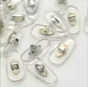 Nosepad แป้นจมูกRb ทรงเรย์แบนโลหะ แบบเสียบ สีเงิน รุ่นใหม่ New!