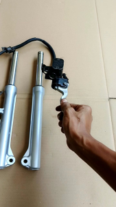 shock sok depan kaliper rem depan jupiter z1 jupiter robot original copotan motor