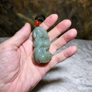 Premium Nephrite light green with caramel brown 3-dimensional "Getting Ones Savior" (Jade Beauty) handheld / large pendant (with certificate)  精品和田玉且末青白帶糖立体遇贵人(玉美人)手把(带证书)