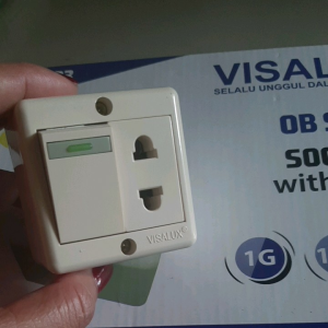 Visalux Kotak Kontak OB - OB Stop Kontak + Sakelar Lampu Terminal Kuningan SNI 10A-250V Warna Cream