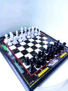 Cờ vua cao cấp  bằng nhựa có gắn nam châm. Bàn đen trắng Quân đen trắng đủ Size từ 19 > 34cm